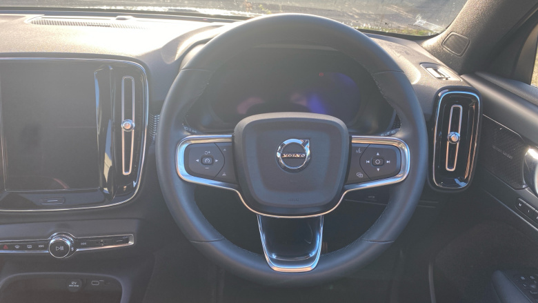 Volvo XC40 2.0 B4P Ultimate Dark 5dr Auto Petrol Estate